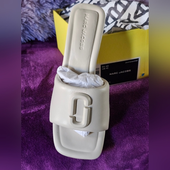 NEW Marc Jacobs Cream Slide Sandals SIZE W10 - Picture 3 of 12